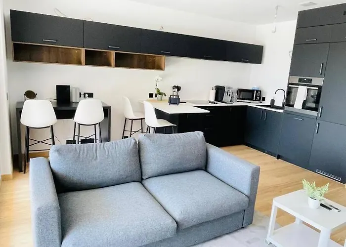 New In Center With Terrac And Parking